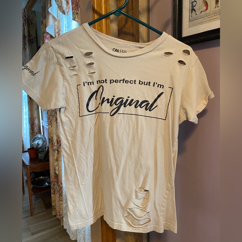 NWOT On Fire brand T-shirt “I’m not perfect, but I am original“ with cut slits,M